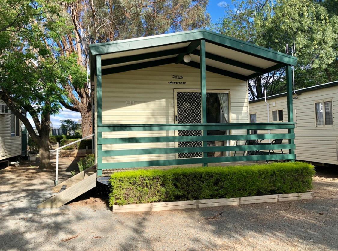 Tatura Cabin&Caravan Park Bagian luar foto